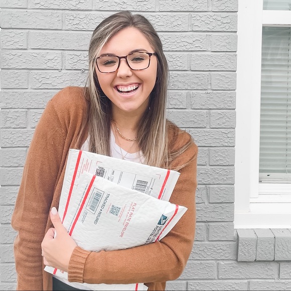 Welcome to my closet π€ - Picture 4 of 7